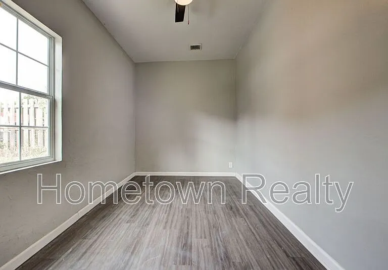 1801 E Madison St — Photo 26