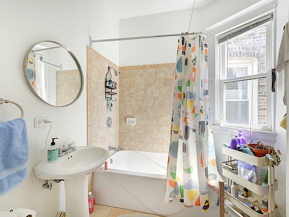 5th image of 2920 W Diversey Ave