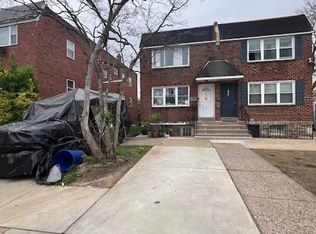 2040 Rhawn St, Philadelphia, PA 19152