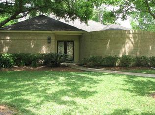 8600 Cedarspur Dr, Houston, TX 77055