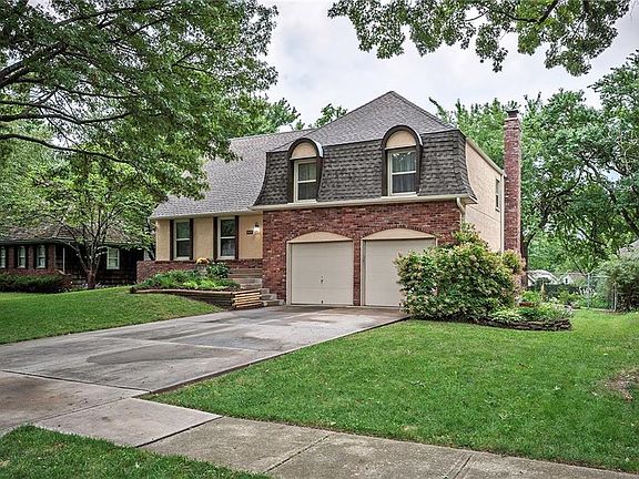 Stucco & Brick Exterior!