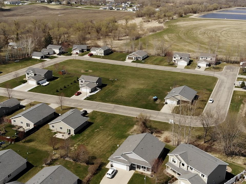 1st image of 564 Willow Ave