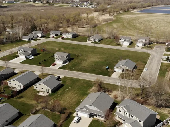 632 Oriole Ln, Eden Valley, MN 55329