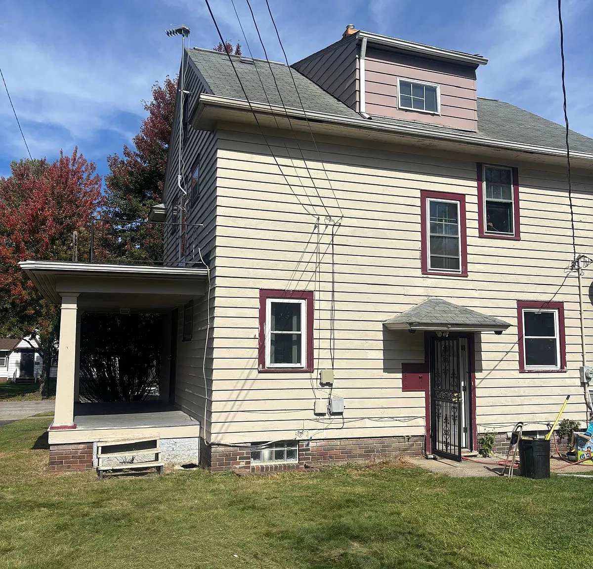 3 bed, 2016 sqft, $1,570 — Photo 2