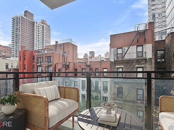 4th image of 310 E 86th St #5C