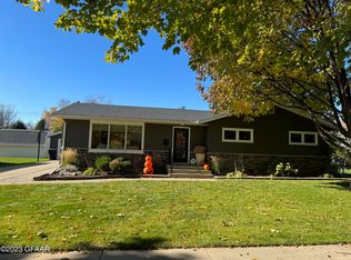 2820 Walnut St, Grand Forks, ND 58201