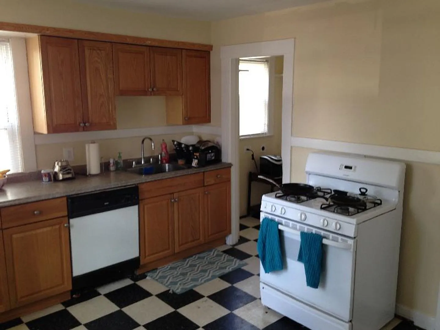 Updated 3 bed in Oak square — Photo 4