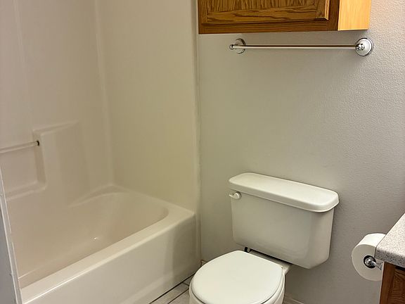 2nd image of 726 W 17th Ln APT 1