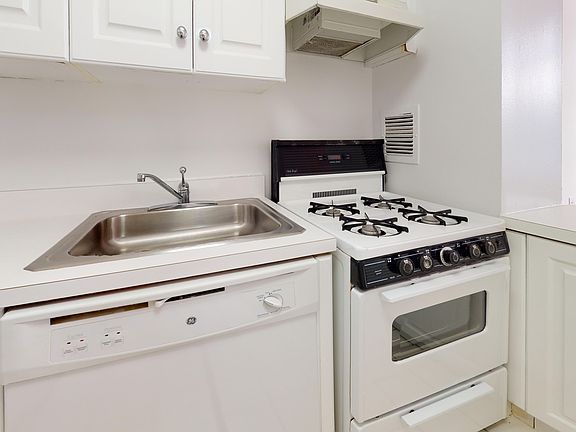 5th image of 1 Astor Pl APT 6F