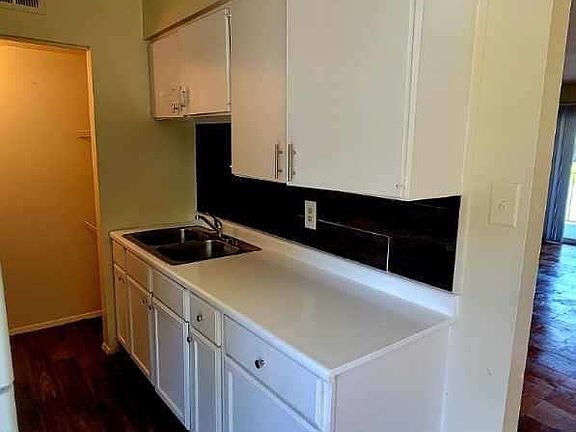 3rd image of 1701 Carlisle Ave #28