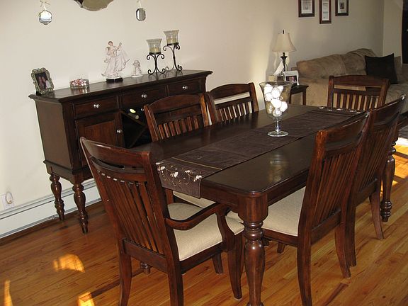 Dining Room w Gorgeous Hardwood Floors