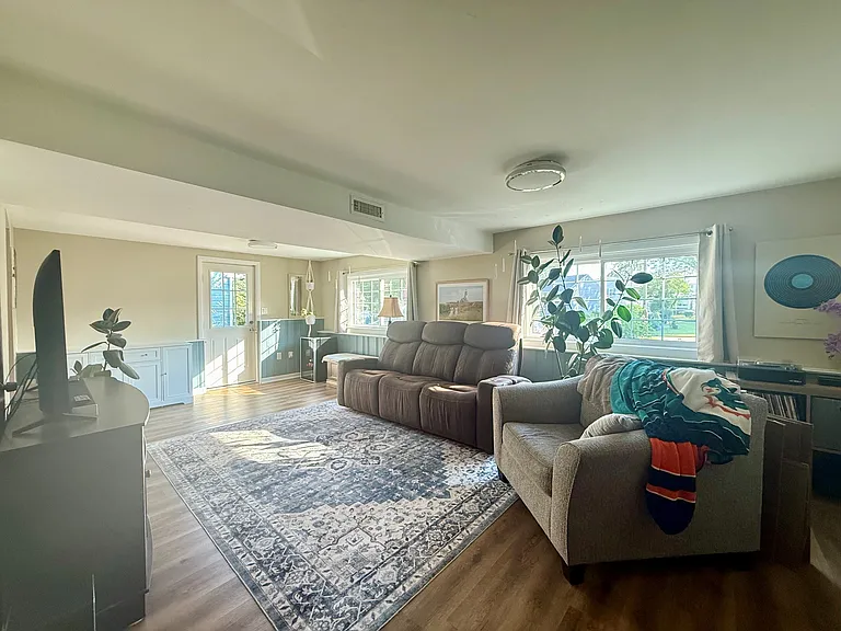 1335 Greenleaf Rd — Photo 18