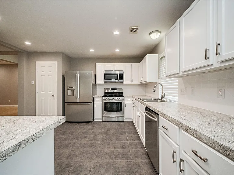 2802 Burgess Hill Ct — Photo 4