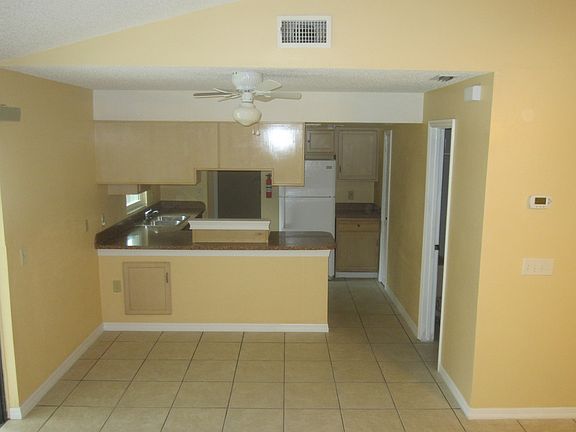 5th image of 615 E Iris Dr
