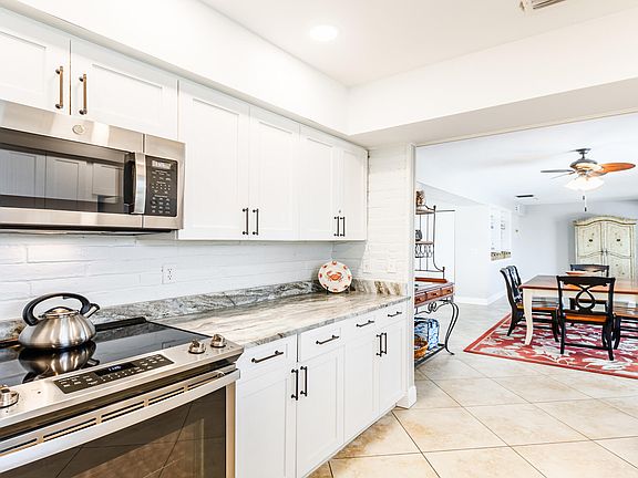 5th image of 40 Buttercup Ct