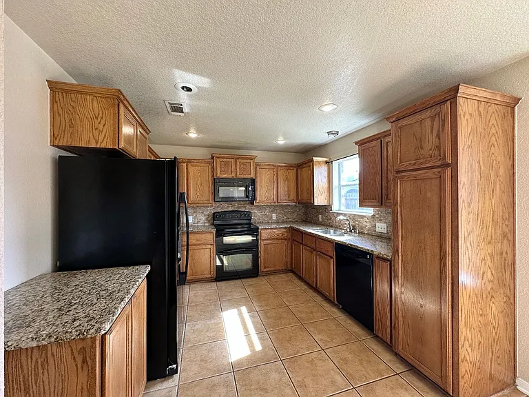 2601 Lavender Ln — Photo 6