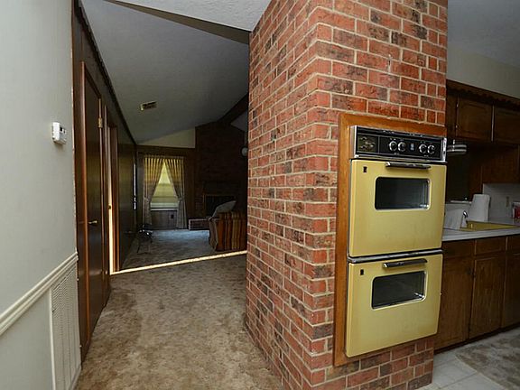 Double oven in kitchen