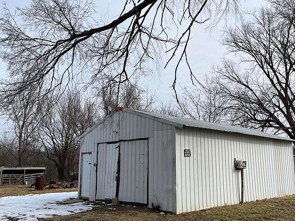 2nd image of 1909 E 505th Road