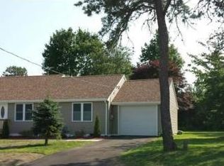 18 Gitche Gumee Rd, Buzzards Bay, MA 02532