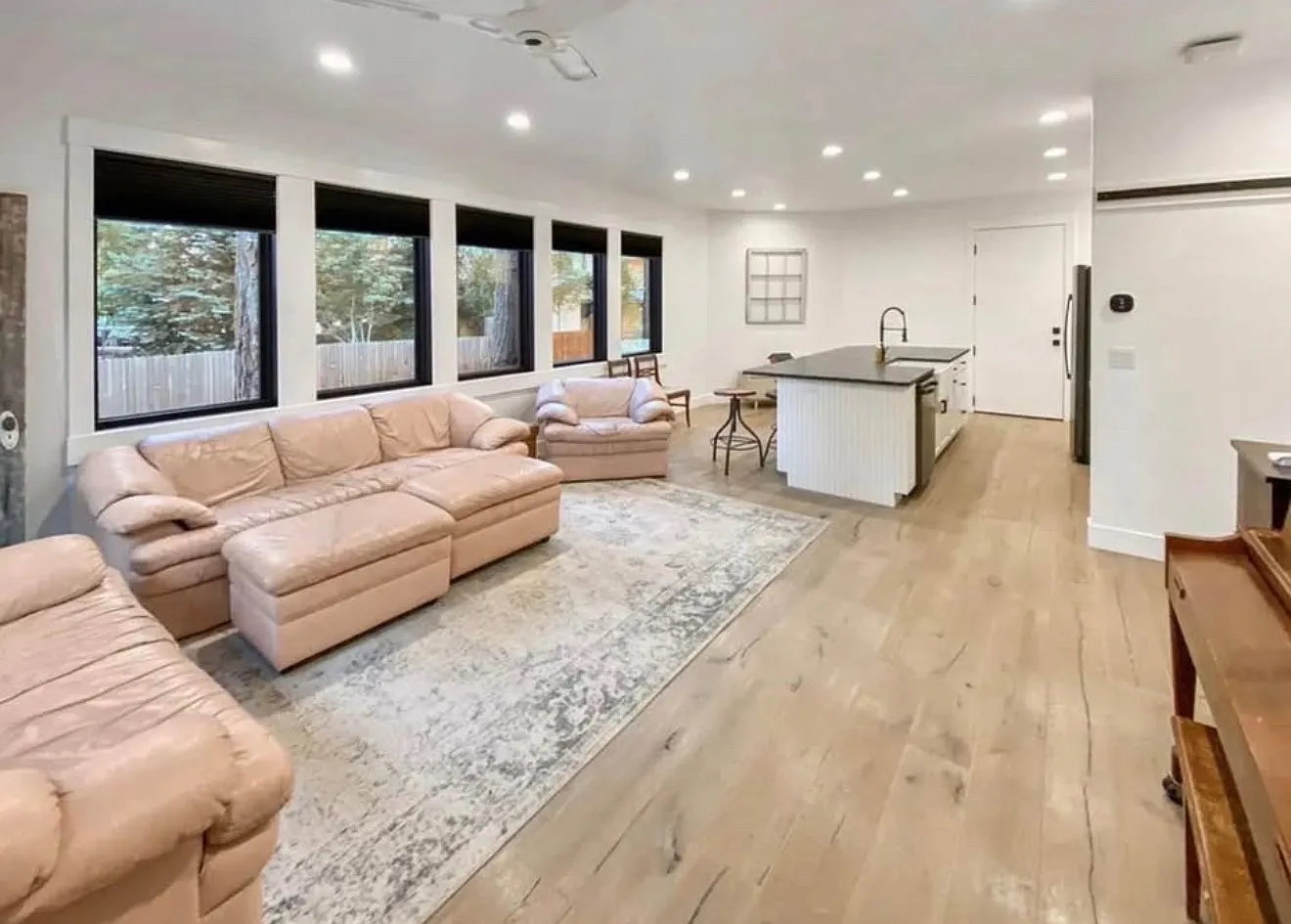 3 bed, 1028 sqft, $2,500 — Photo 2