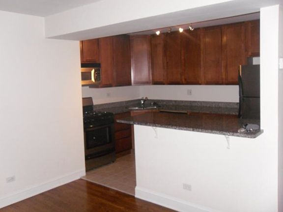3rd image of 2501 W Touhy Ave APT 107