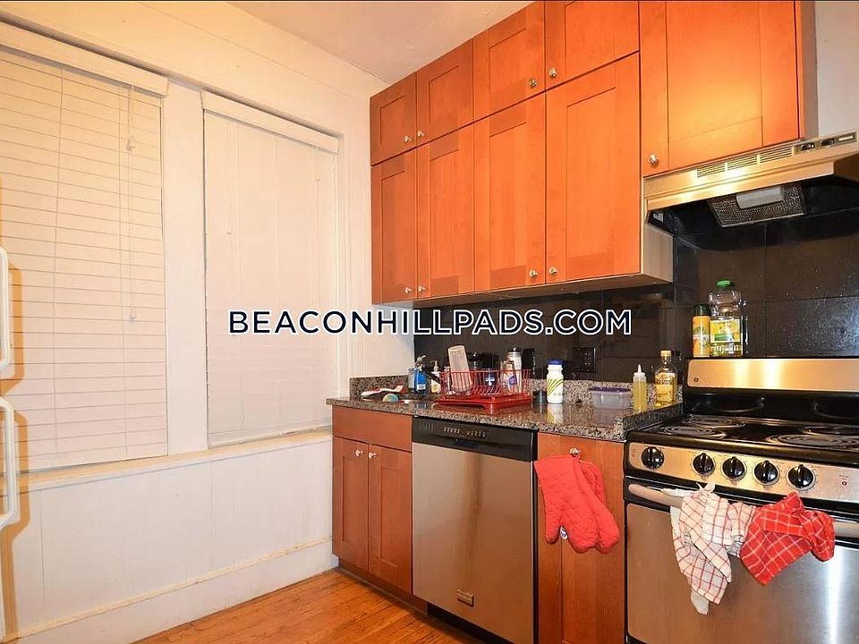 2nd image of 108 Myrtle St #A1