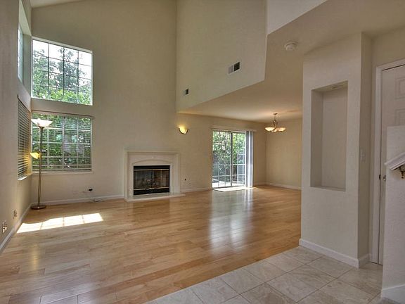 Grand entry & living room with vaulted ceilings!