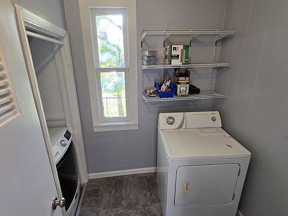 2nd image of 115 Townsend Pl #1
