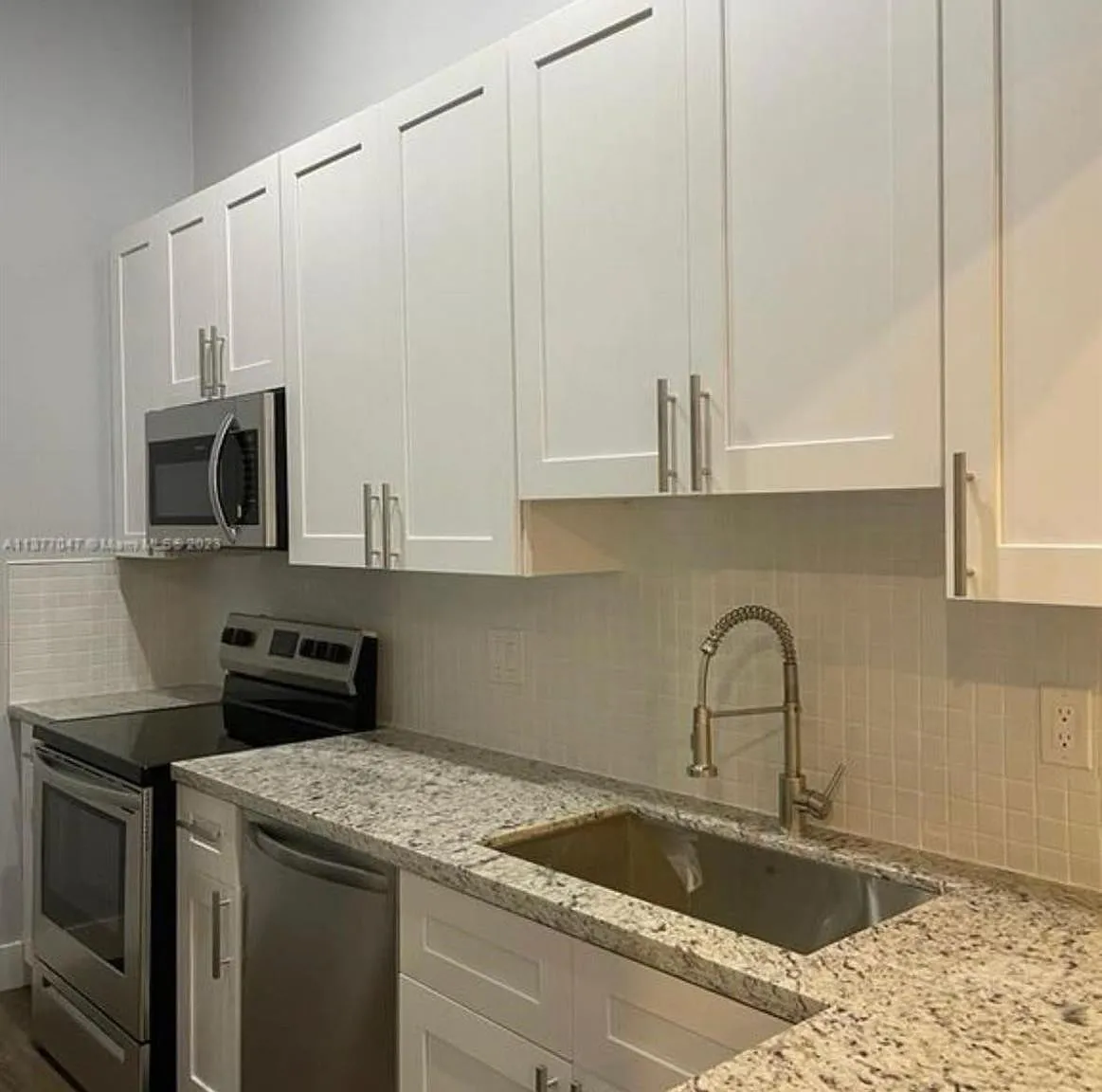 3 bed, 2.0 bath, 1238 sqft, $3,100 — Photo 4