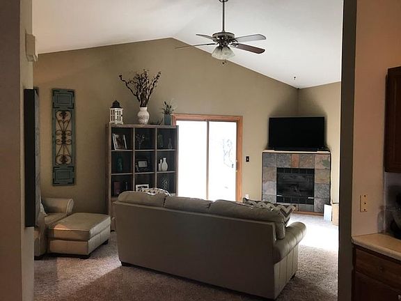 Great room, cathedral ceilings, gas fireplace