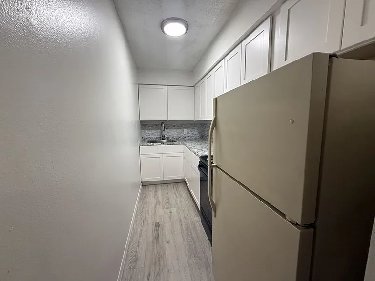 8532 Channelview Cir — Photo 9