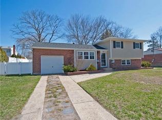 301 W 23rd St, Deer Park, NY 11729