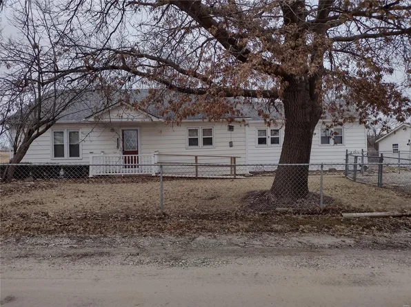 1 Cemetery Rd, Wellsville, MO 63384