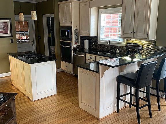 5th image of 82 Brook Haven Dr