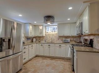 26 N Whittier St, Carteret, NJ 07008