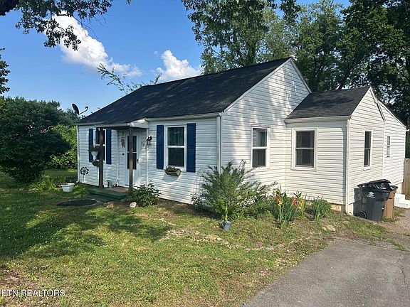 2nd image of 900 Henrietta Dr