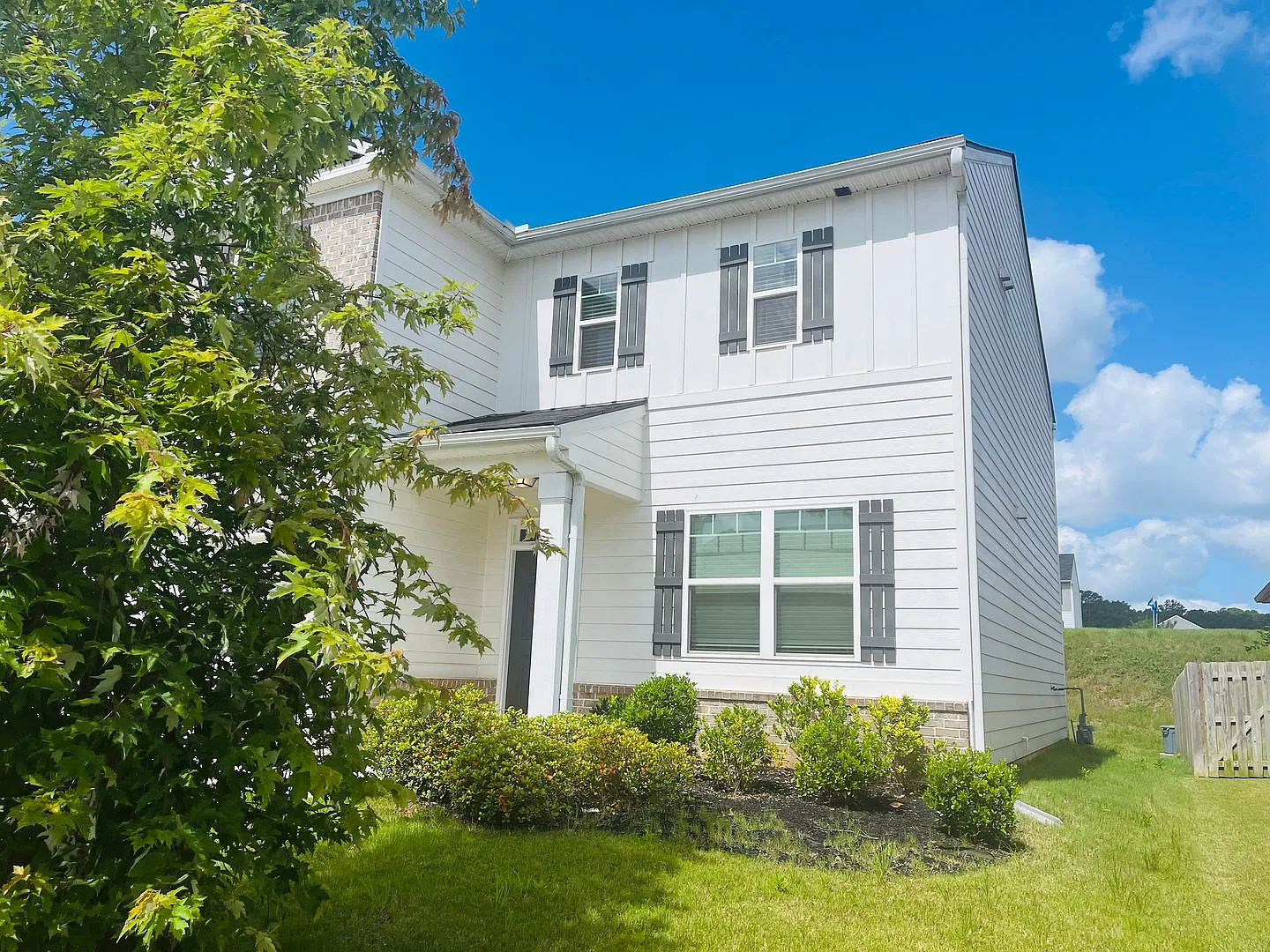 Wow! 4 bedroom 2.5 bathroom in Newnan! Must See!! — Photo 2