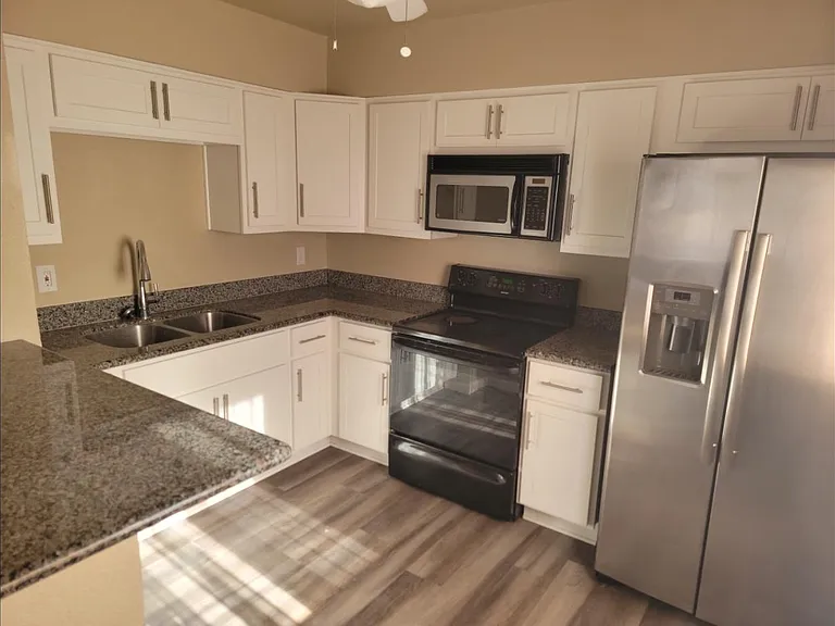 2831 E Mobile Ln #101 — Photo 2