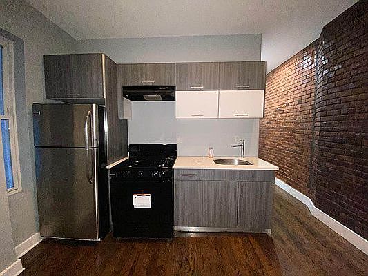 2nd image of 644 Lafayette Ave APT 2