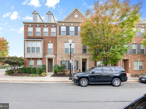 8883 Cherry St, Manassas, VA 20110
