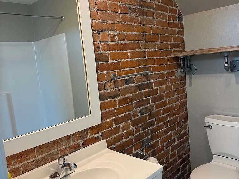 701 N Front St #A — Photo 7
