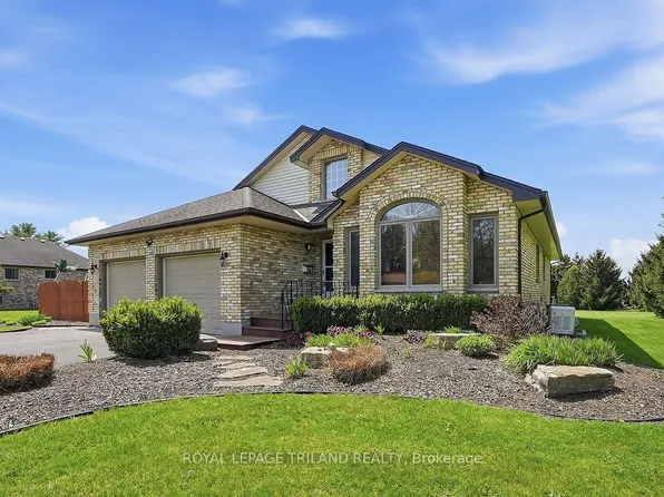 24671 Dodge Dr, Adelaide Metcalfe, ON N7G 3H5