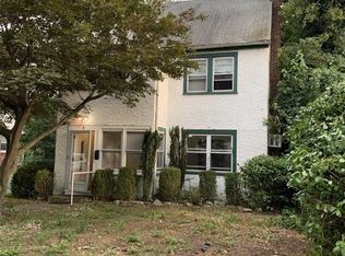 8 Patsy Pl, Great Neck, NY 11023