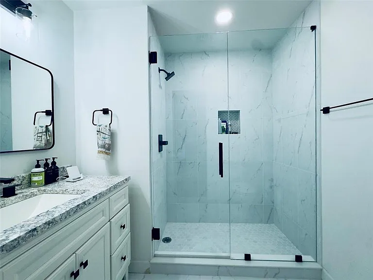 275 Winding River Dr #C — Photo 27
