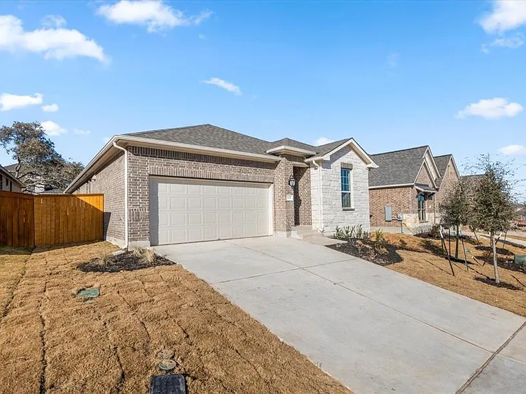 133 Green Knoll Ln — Photo 2