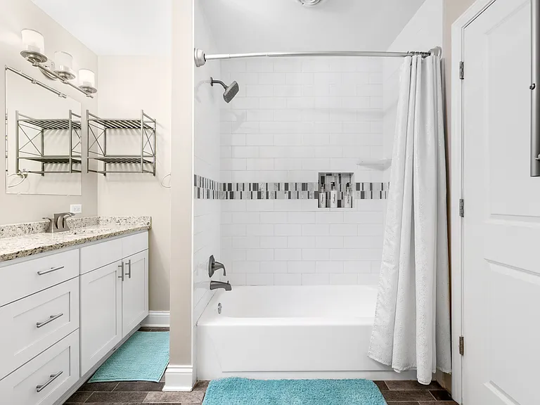 424 W Avery St — Photo 26