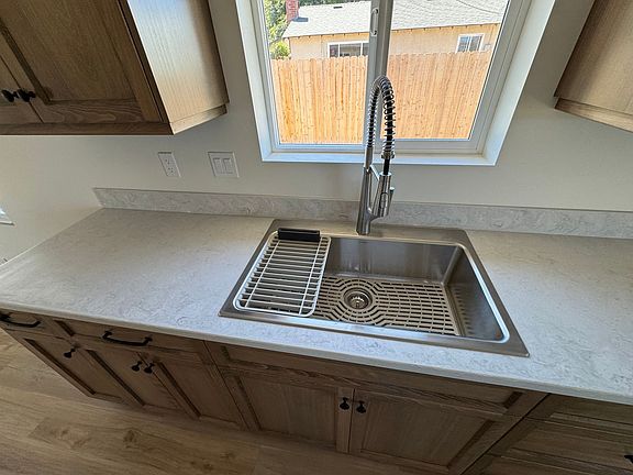 5th image of 161 Eileen Ln Unit B