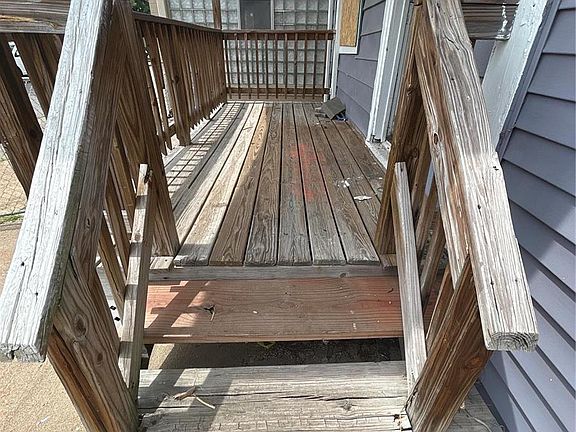 4th image of 317 W Courtois St