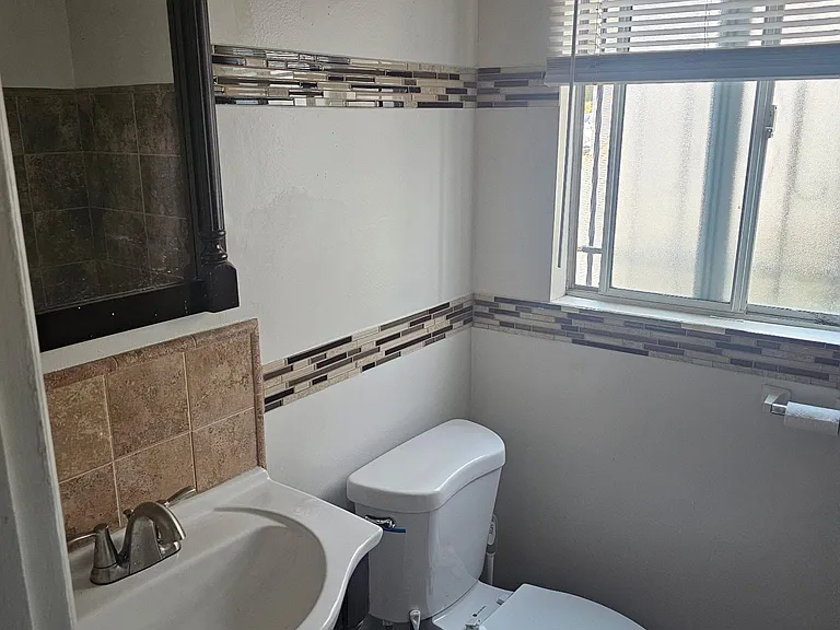 2035 W 102nd St — Photo 5