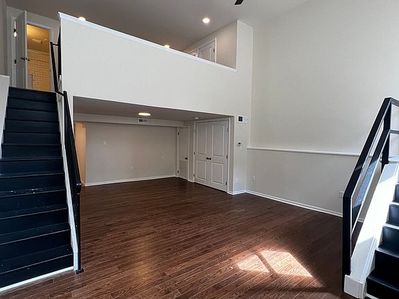 2nd image of 929 Lombard St #103